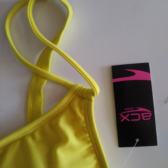 NWT tropical 2 piece bathing suit. Medium - Picture 4 of 6